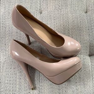 Nude platform pumps